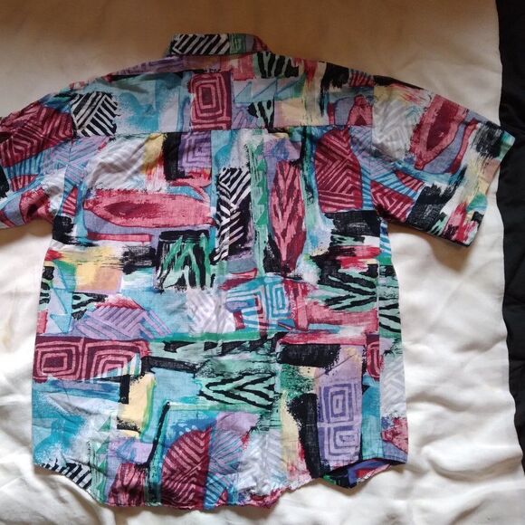 VTG Design Crew Abstract Pattern Hawaiian Shirt - Picture 4 of 6